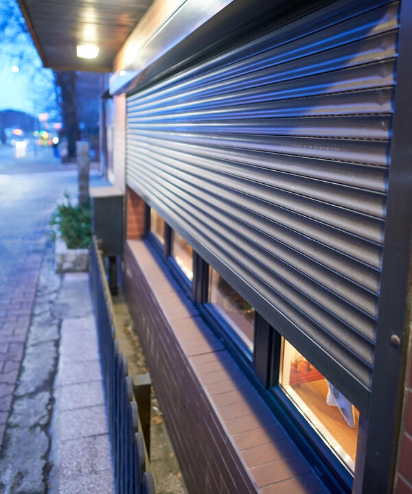 ACCÈS & FERMETURES | Portails, Clôtures, Portes de garage, Rideaux métalliques.